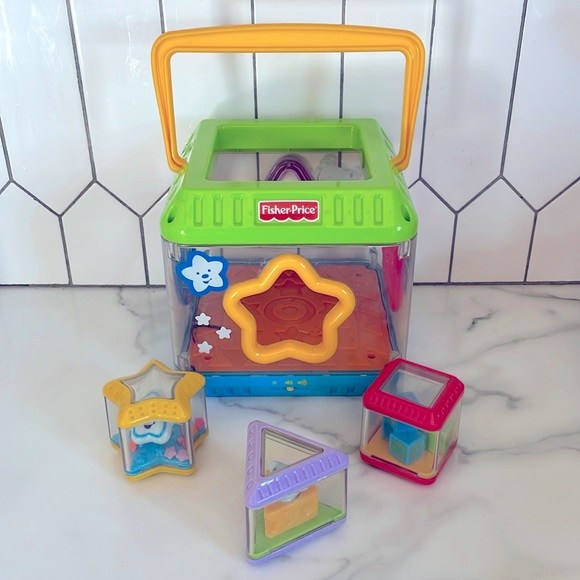 2003 Fisher Price Peek-a-Blocks Shape Sorter - Picture 1 of 14